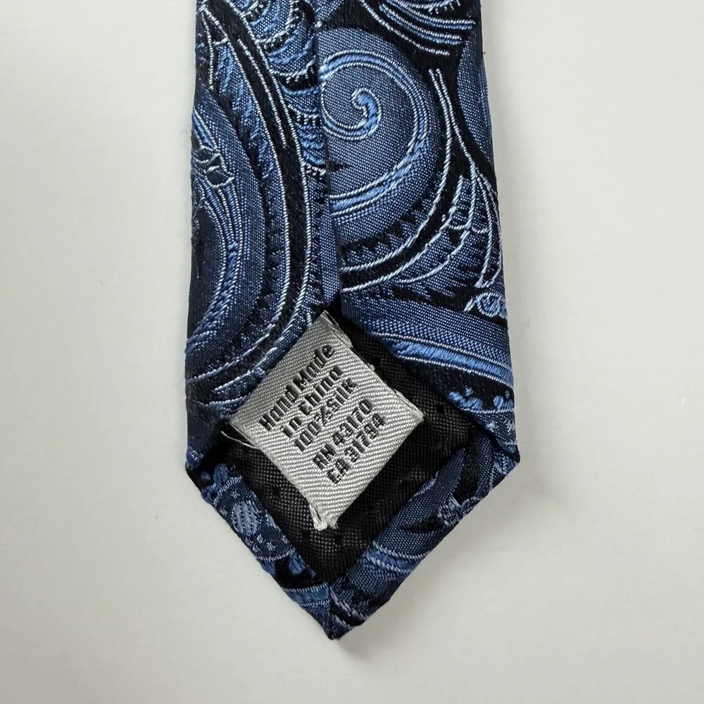 Geoffrey Beene‎ Blue Paisley Silk TIe